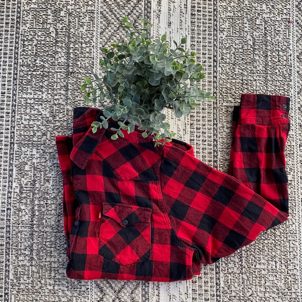 🔥LEVI’S BEST🔥 Button Down Shirt